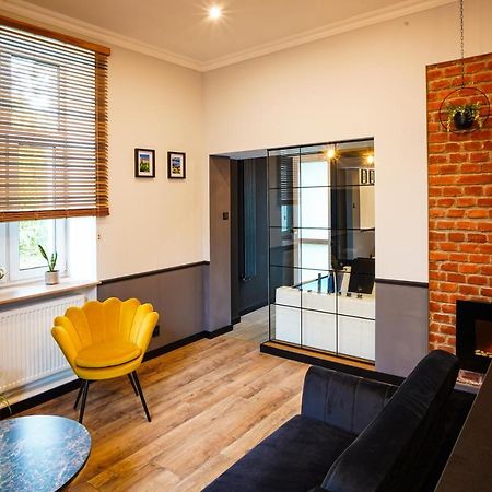 Apartament Z Jacuzzi W Centrum Sanoka Extérieur photo